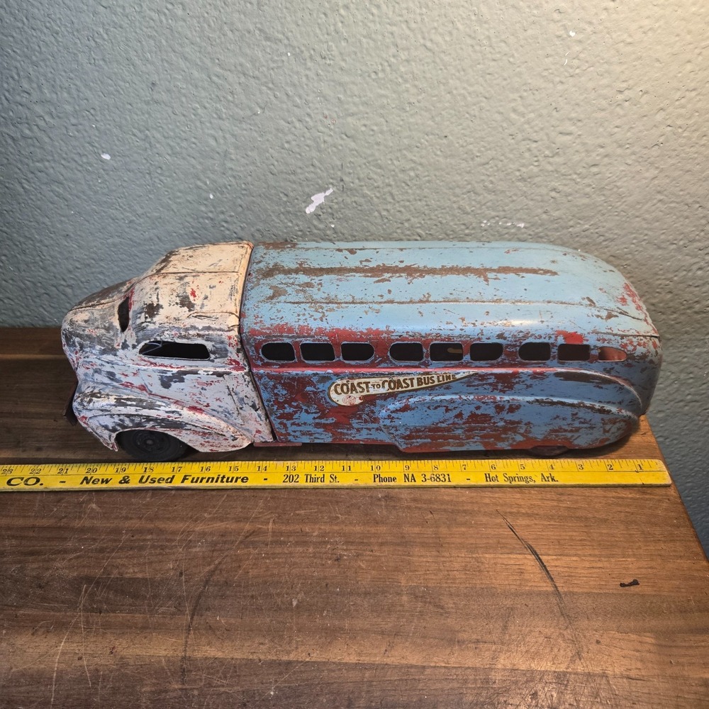 Rare VINTAGE WYANDOTTE COAST TO COAST BUS LINE PRESSED STEEL TOY 1930'S "LOOK"
